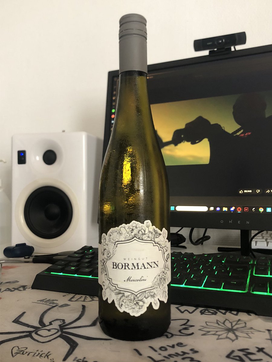 verschnabelt's tweet image. paul der ehrenmann hat mir wein von seiner mama geholt #bestermann