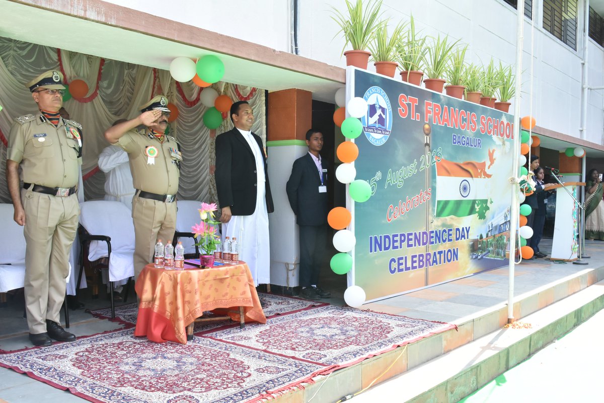 BSF_CEDCO's tweet photo. #HarGharTiranga 
#HappyIndependenceDay 

Sh Eapen P V, IG CEDCO #BSF attended the celebration of 77th Independence day at St. Francis School, Bagalur, hoisted the flag &amp; conveyed his best wishes to all the teachers, students and families.

#AzadiKaAmritMahotsav
#MeriMatiMeraDesh https://t.co/JMiTP0nzX7