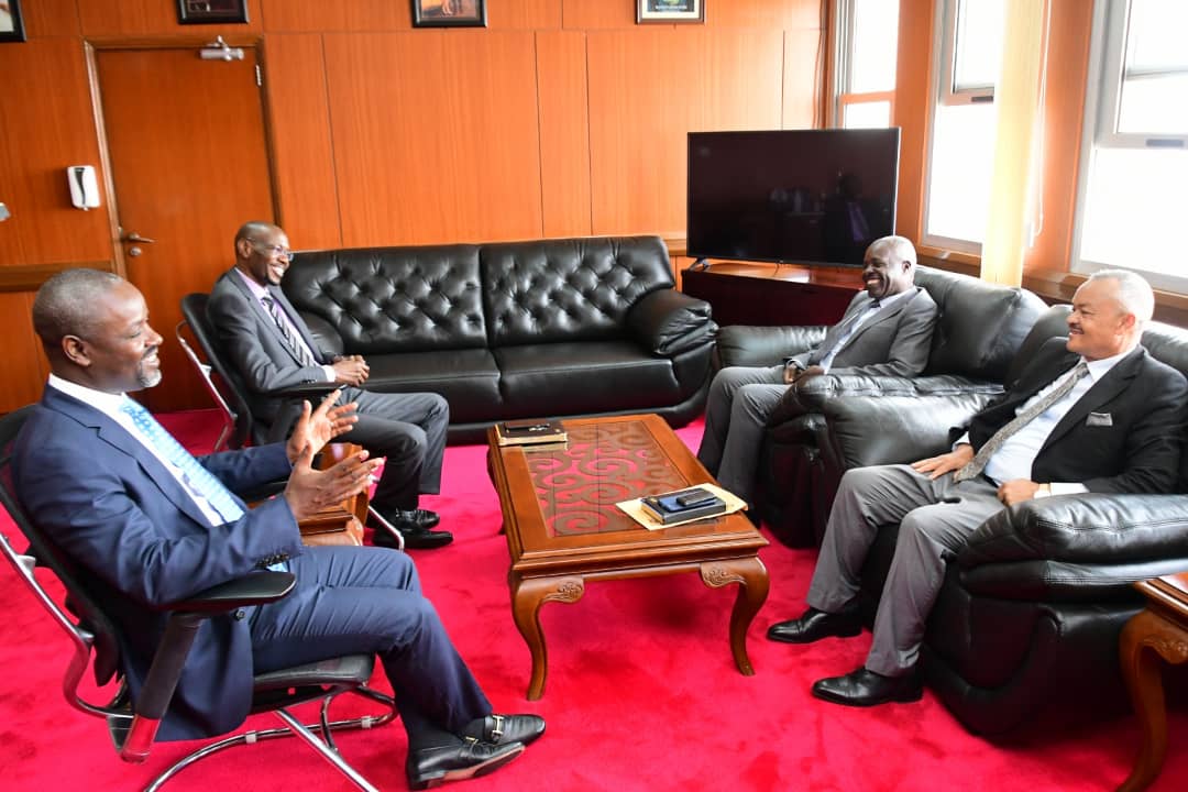 ObukamaBwaTooro's tweet photo. Omuhikirwa RT Owek Stephen Kiyingi Amooti hamu nomumyookawe owakabiri, Owek Kwemara Ngabu William Ateenyi, bebembiirwe Owek @KafuuziJackson Araali; omukurasi w'isaza Lya Kyaka South Murukurato Rukuru Orw'ihanga, babungiire Omumyooka wa Rwigi W'orukurato Rukuru Orw'ihanga Lya Uganda  RT Owek @Thomas_Tayebwa.