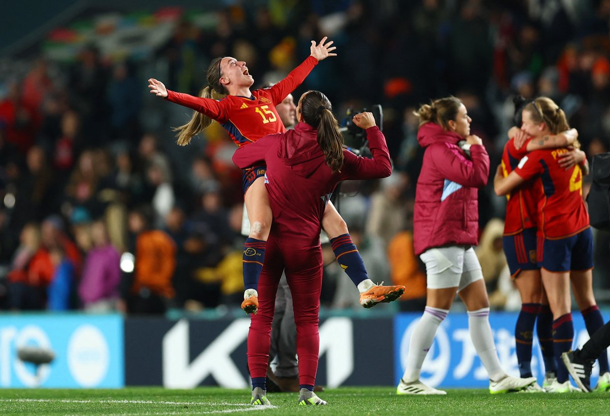 DailySweden's tweet photo. Spain makes history by qualifying for the first ever Fifa women's world cup final after beating Sweden 2-1.
#spainvsweden #SpainVsSweden #swedenspain #FIFAWWC https://t.co/1IQXHNR80S