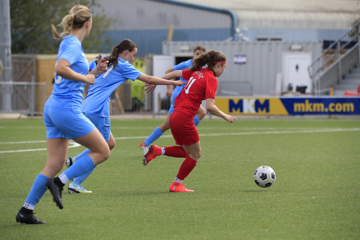 @SheKicksMag @GirlsontheBall @TalkingWoSo @GCAFCofficial @Go2collegeSoccer @garybarrell Entertaining first match of the day with Reds v Blues. Match photos now on clivejonespr.com