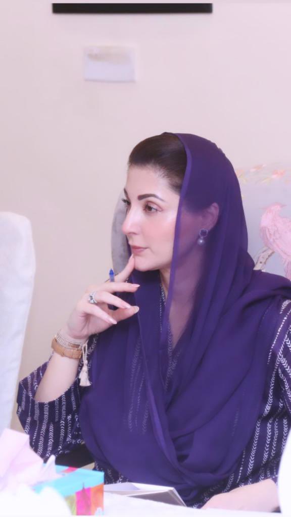 SaniaaAshiq's tweet photo. A leader is the one who inspires leadership. @MaryamNSharif working day and night to empower youth of Pakistan in PMLN ranks. 📸 Kpk Youth meeting today https://t.co/KIxaEqgmYo