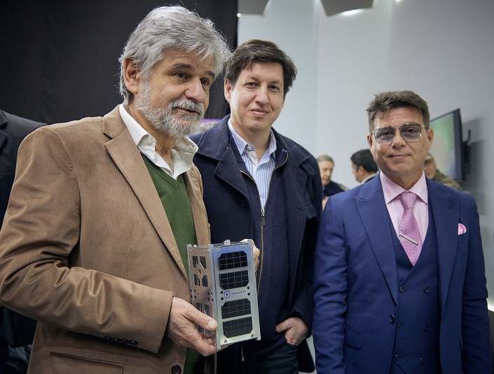 Presentaron en Tecnópolis el nanosatélite misionero #Melchora <a href="/TecnopolisArg/">Tecnópolis Argentina</a> <a href="/agenciaidiar/">Agencia I+D+i</a> <a href="/fansatargentina/">Fabrica Argentina de NanoSatelites IOT</a> <a href="/mrmartingonzalo/">Martin Bueno</a> <a href="/faniotargentina/">FanIOT Argentina</a> 
noticiasdel6.com/presentaron-en…