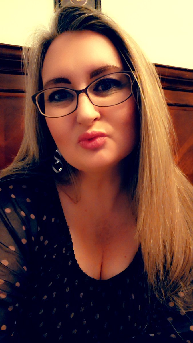 NerdyMom47's tweet photo. Good morning ❤️
It's #TriggeredTuesday 😘 https://t.co/lmFT2uIApp