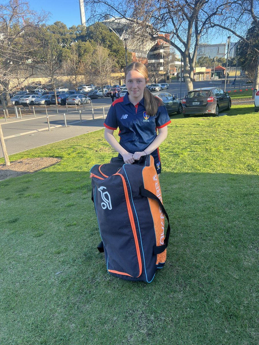 DanuelHoly's tweet photo. Kenz all decked out in her South Australia training kit for tonight’s session.
#holysinhenley #howgoodisthis #southaustralia #adelaide #southaustraliascorpions #adelaideoval #cricket #spintowin https://t.co/ycEf7p1iHM