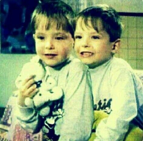 _cxrmxxn_'s tweet photo. Hilo de fotos de Bill y Tom de pequeños https://t.co/yReWg4qw6E