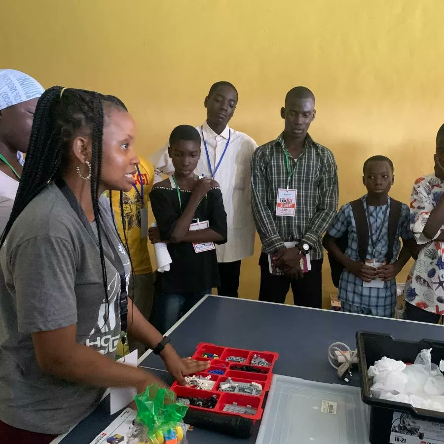 rubiestech's tweet photo. Tech Up Bootcamp Day 2:
Learning to code should be fun &amp; interactive. Our approach not only imparts coding skills but also ignites a genuine passion for the craft, ensuring that students don't just learn to code – they fall in love with it. Thanks @ThePSF 

#coding #15august2023 https://t.co/2k5agE8MK3
