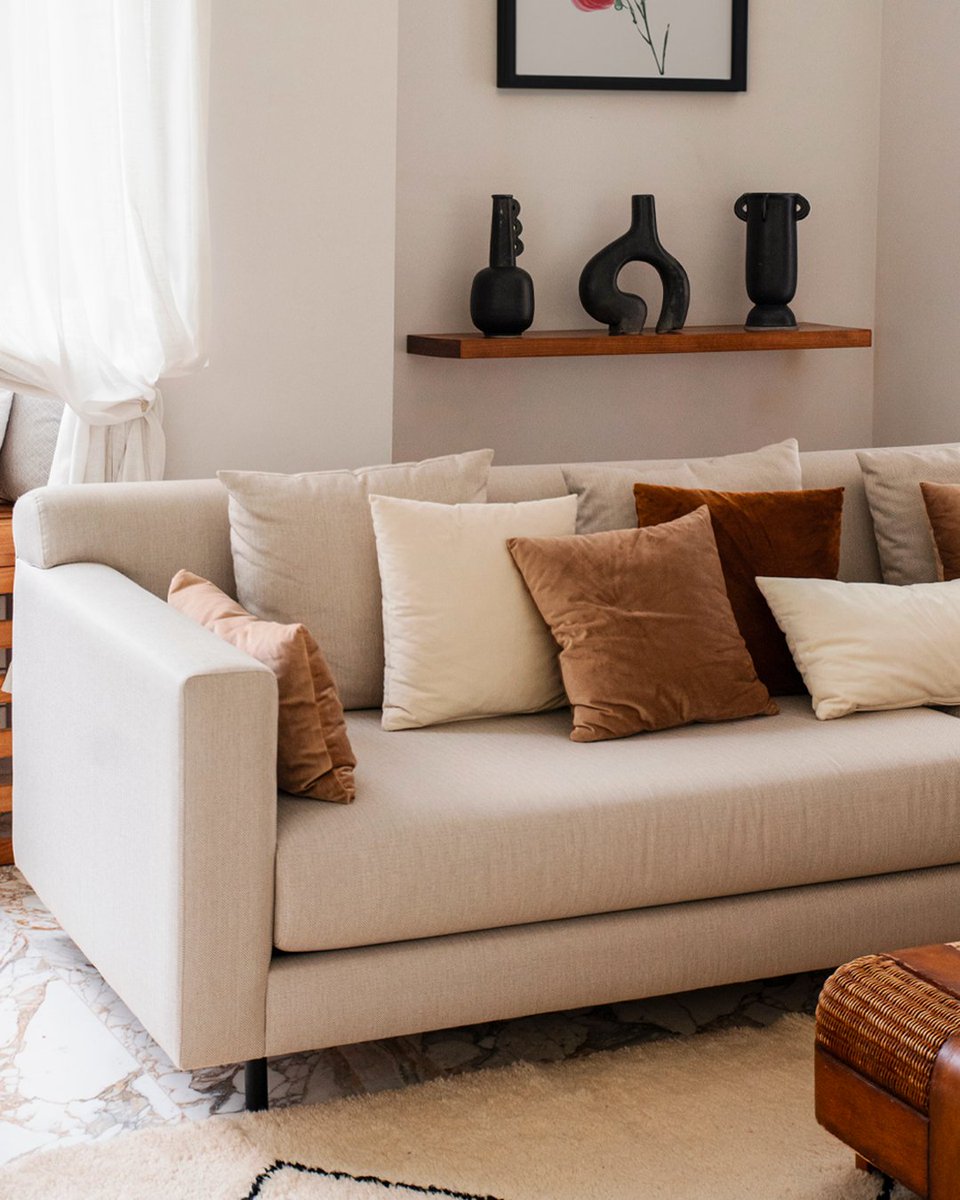 TercotHomes's tweet photo. #DesignInspiration Elevate the ambiance of your space by incorporating a delightful combination of throw pillows ✨ The mix of colours and textures not only infuse a sense of coziness but also bring a visually captivating element that is bound to capture attention. #TercotStyle https://t.co/2HBa9eHZ63