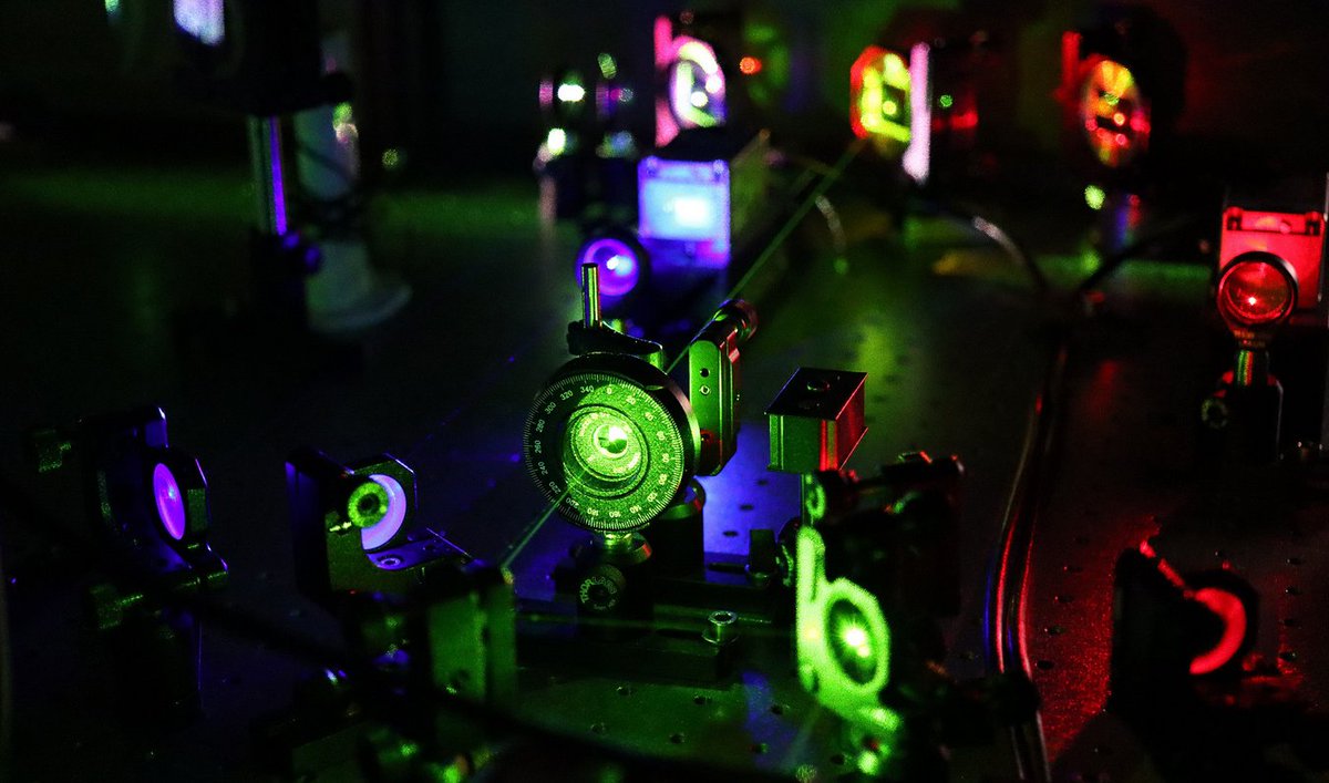 UniFreiburg's tweet photo. Forschende des Exzellenzclusters @CIBSS_UniFR der #UniFreiburg und der @Cambridge_Uni entwickeln Mikroskopiemethode, um erstmals dynamische Molekülaggregate in lebenden Zellen zu quantifizieren, die wichtig bei der Signalverarbeitung sind: https://t.co/7z5clGCkwO | @NatureComms https://t.co/o8mCQa26Mg