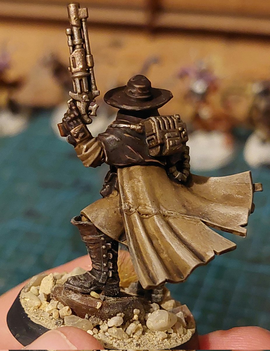 Meet Soloman Bane, a western style inquisitor hunting traitors for a bounty dead or alive lol
#WarhammerCommunity 
#warhammer40k 
#Warhammer 
#PaintingWarhammer