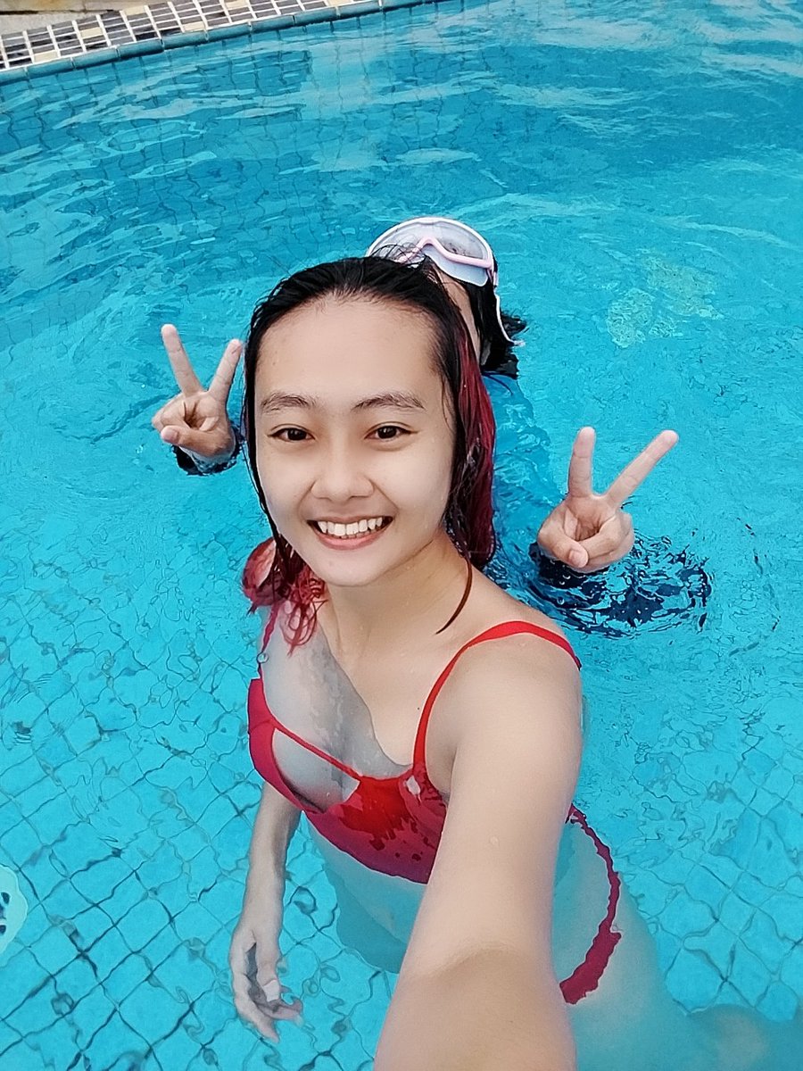 PunnieVIIIXVIII's tweet photo. Swimming time with my lovely niece !! 🥰
Stay healthy 💪🏻😊✨️
#Swimming #LovelyNiece #GdHealth https://t.co/lNtOokpke8
