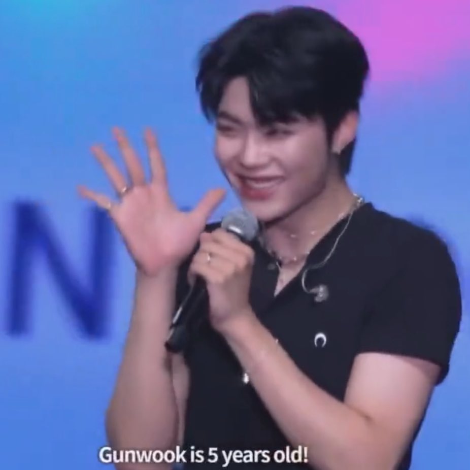 jiwoongiez's tweet image. GUNWOOK MENTIONING JUNHYEON IM GONNA CRY 😭😭