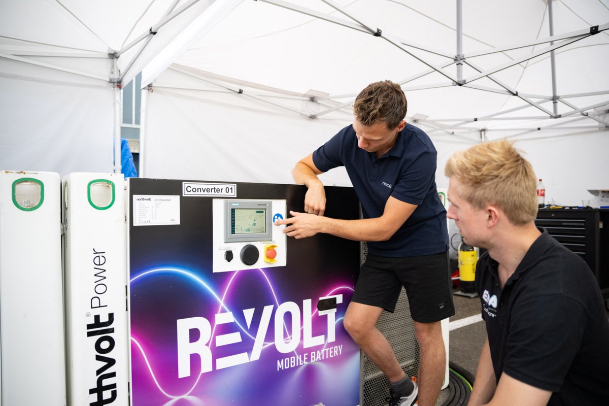 It only takes 20min to fully charge an ERA car! Our setup is flexible to make sure we can use renewable energy sources at racetracks that are offering it. 

#electricracing #sustainability