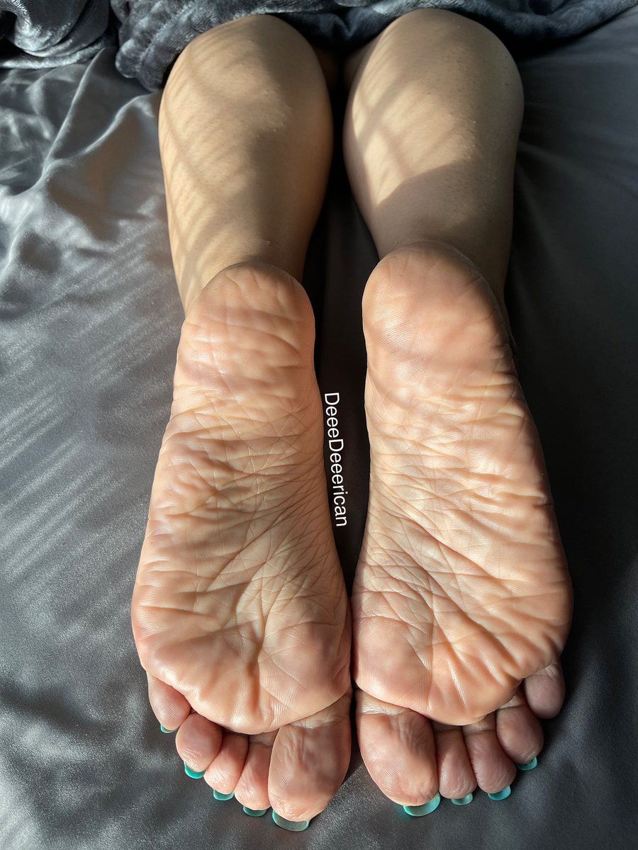 DeedeericanF's tweet photo. Gm!!!! Wrinkly soles 🌞 https://t.co/aLn6ReDLbZ