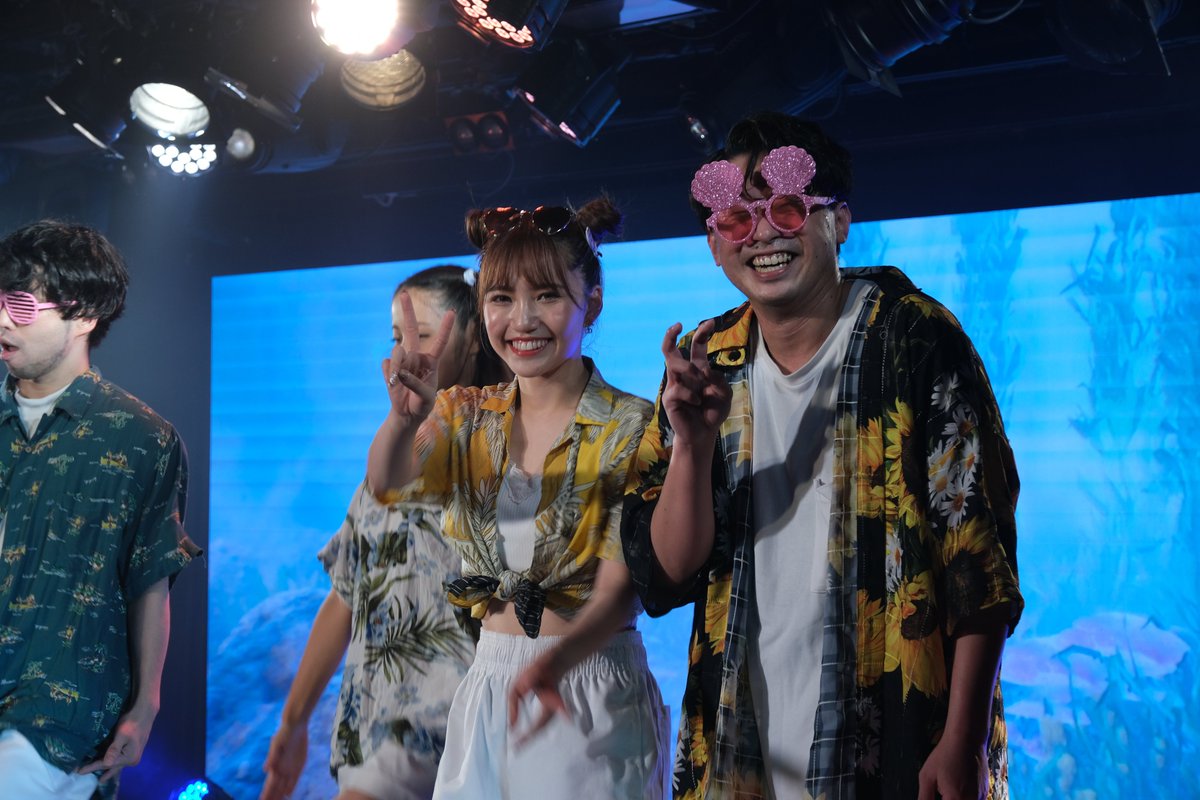 ShowDiner's tweet photo. 公演の宣伝用写真を撮影していたところ、
スタッフにもファンサをしてくれる
まさに火曜エンタメ軍団🔥な写真が取れましたので
共有いたします。お納めください。
＃sdn_now https://t.co/cXdHFUyjvw