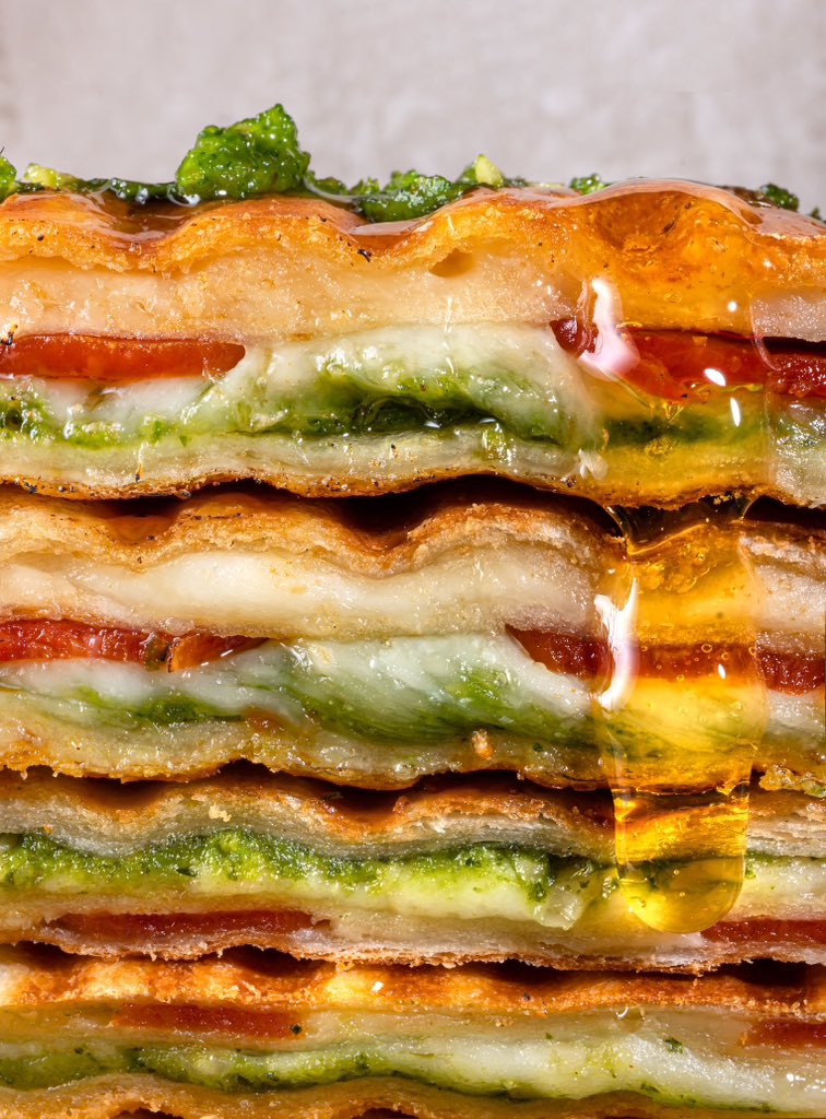 "Let the colors and textures of food tell their own delicious story." 📸