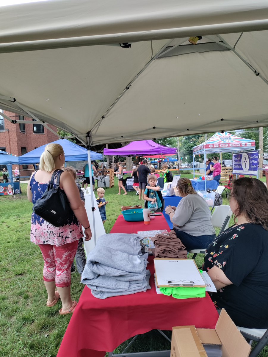 tweetcaascm's tweet photo. The 2023 Huss Back To School event did not disappoint! 📷📷📷
"Each year it seems they add more activities along with partnering with the Farmers Market they put on, selling their own grown vegetables from their garden."
- Ratsamy Keyes, M.A., Three Rivers Center Manager https://t.co/EYUg3kVT8w