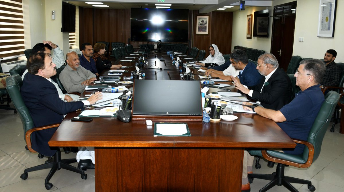 A delegation of Pakistan Association of Large Steel Producers (PALSP) called on Member (IR-Operations), Mir Badshah Khan Wazir today at FBR (HQ), Islamabad. The issues related to fixation of the minimum value of Iron and Steel products were discussed in detail.