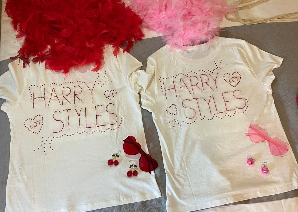 canyonmonstan's tweet photo. take my hands, close your eyes, now feel... ❤️‍🩹🏠🪩🍒🌻⭐💌💐 https://t.co/Tvg5SuJbtX