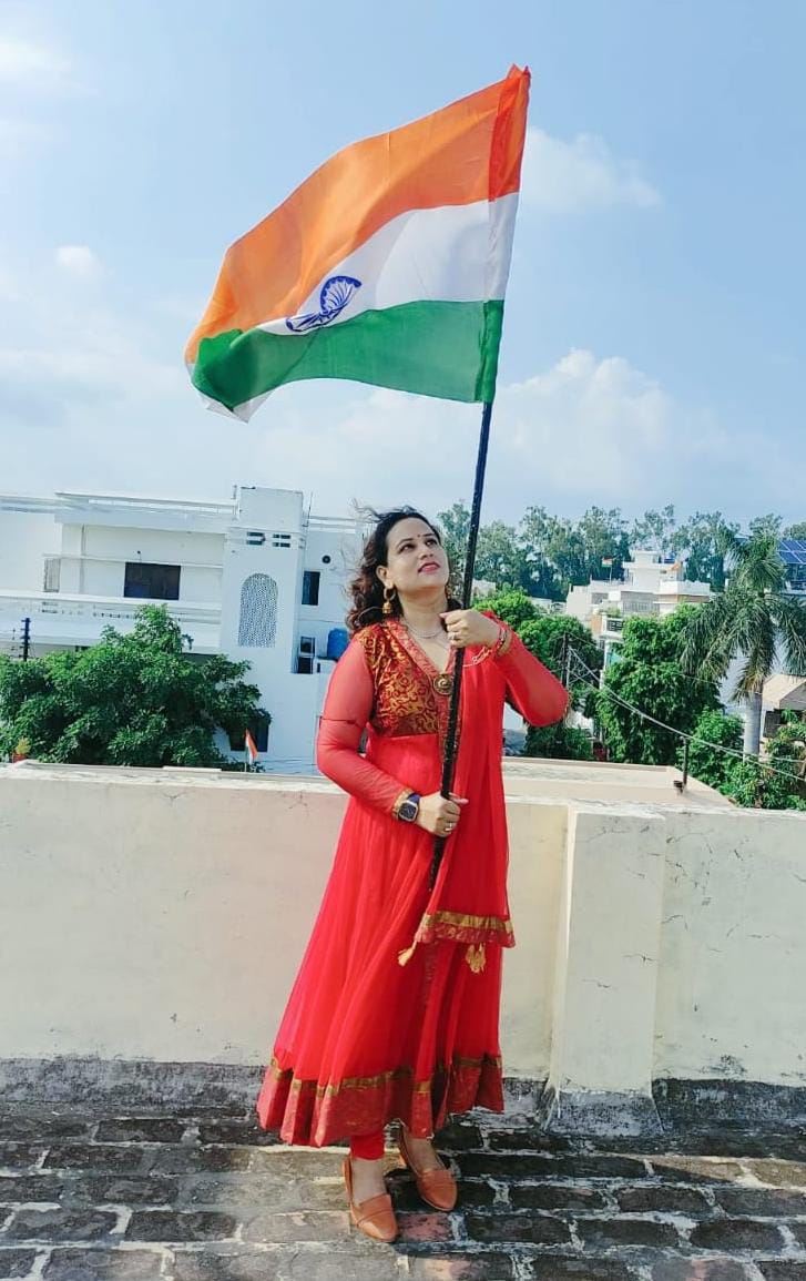 मातृभूमि से बढ़कर कोई चंदन नहीं होता।
वंदे मातरम् से बढ़कर कोई वंदन नहीं होता।।
#स्वतंत्रता_दिवस