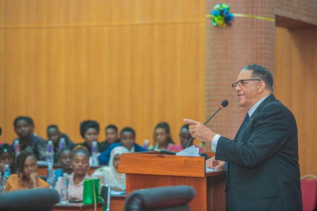 TYVAvijana's tweet photo. Tupo Dodoma kwenye Kilele cha Midahalo ya Demokrasia na Ushiriki wa Vijana katika Michakato ya Kidemokrasia.

TYVA ni miongoni mwa AZAKI zinazo tekeleza mradi huu kwa Ushirikiano na ⁦@usembassytz⁩ chini ya Umoja wa AZAKI za Vijana ⁦@OneYoungAfrica⁩.

#OneYoungTanzania https://t.co/ONCuawr86L