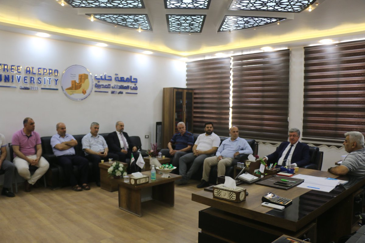 SyrianCoalition's tweet photo. رئيس الائتلاف الوطني: في جولتنا الميدانية للمناطق المحررة، التقينا برئيس جامعة حلب الحرة والكادر التدريسي والإداري فيها. https://t.co/2Elg9mYllu