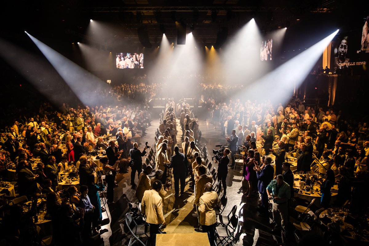 EventWorks4D's tweet photo. A huge shout out to Mike Rich for capturing some truly remarkable shots at this year's Pro Football Hall of Fame Gold Jacket Dinner. #ProFootballHOF #NFL #EW4D https://t.co/bgiqDEXwrK