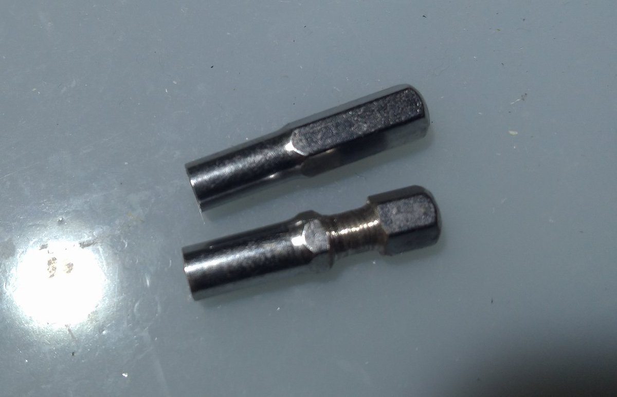 non_pro_rework's tweet photo. @DIY20414383 Aliで買ったの使ってるのでAmaと同じ物か分んないですけど
4mmの方の精度が甘くて結構ガタつきます
あと6.35mm側がロック方式によっては使えない場合があるんで画像の下段のように削ってクビレを作���と良いかもしれません https://t.co/XLVf391zKH
