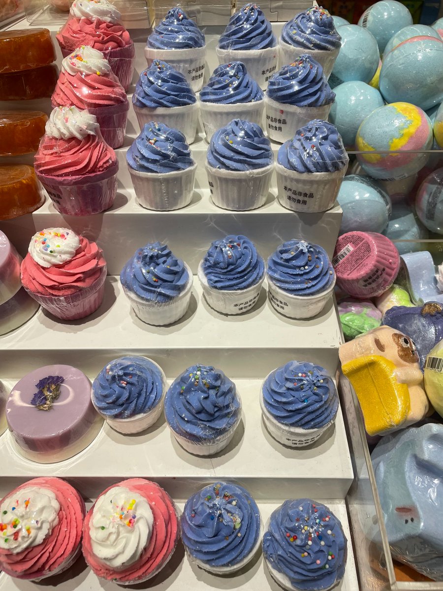 bethy39244902's tweet image. Do you know what is this? 
Hint: it&apos;s for bathing.
#bathroom #bathtime #bathsalt #bath #bathsaltbomb