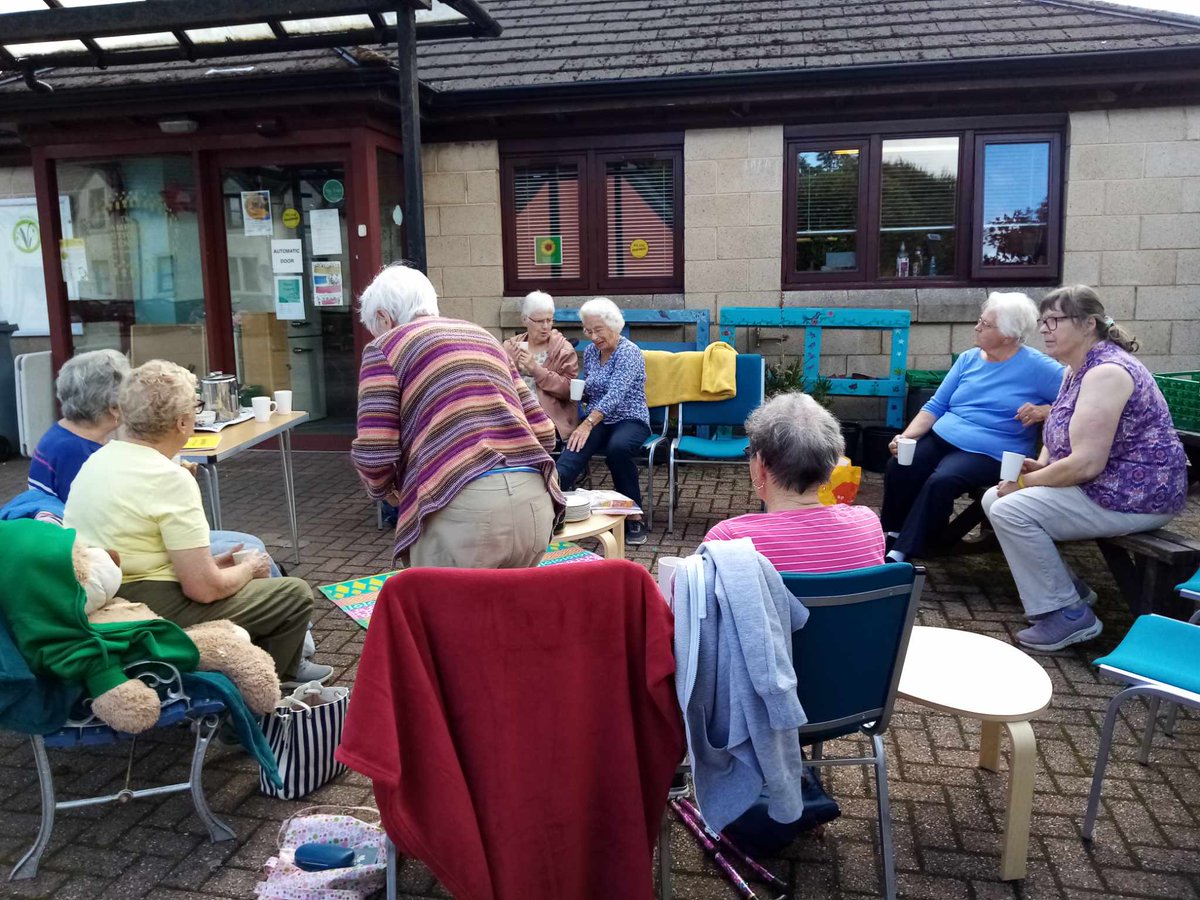 msargyll's tweet photo. Well done to our #CuppaRoutine group this morning, great work! A well earned cuppa in the sunshine afterwards βοΈπ#KeepingActive #HealthBody #HealthyBrain @MHFScot @SportsMemNet @Argyll_ButeTSI @ALLIANCEScot @mentalhealth @agescotland @DougAtAgeScot https://t.co/4kctqJhfle
