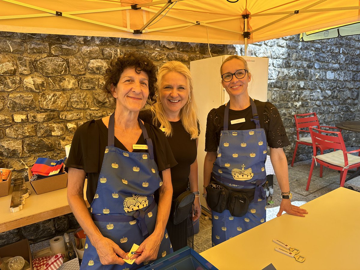 LandesMuseumLI's tweet photo. Das LandesMuseumTeam wünscht euch einen wunderschönen Staatsfeiertag. 🇱🇮

Der Eintritt im LandesMuseum und im PostMuseum ist heute frei❗️

Wir freuen uns sehr auf euren Besuch. 😊

#Liechtenstein #Staatsfeiertag2023 #LandesMuseum #PostMuseum #Vaduz @LI_Travel https://t.co/wQyomEvHHy