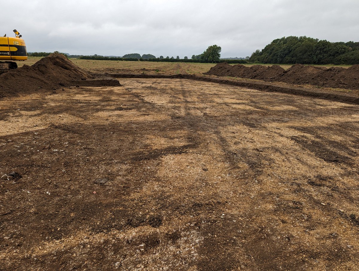 Britains_PAST's tweet photo. The annual dig started yesterday at our favourite farm with several features uncovered after the removal of the topsoil. #Digventures #PriscanArcheaology https://t.co/6TtvbIk6VJ