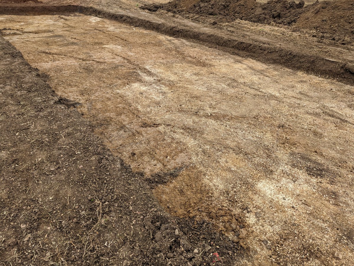 Britains_PAST's tweet photo. The annual dig started yesterday at our favourite farm with several features uncovered after the removal of the topsoil. #Digventures #PriscanArcheaology https://t.co/6TtvbIk6VJ