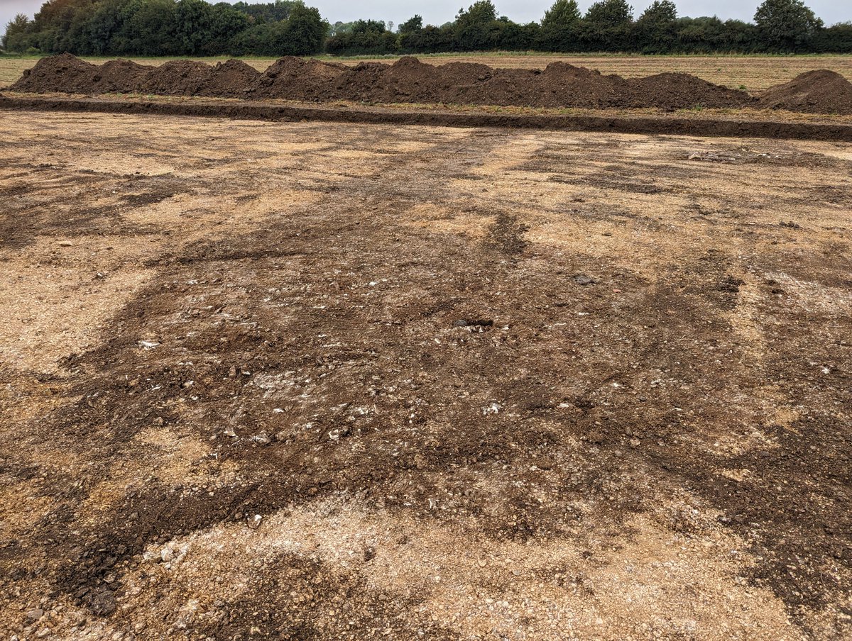 Britains_PAST's tweet photo. The annual dig started yesterday at our favourite farm with several features uncovered after the removal of the topsoil. #Digventures #PriscanArcheaology https://t.co/6TtvbIk6VJ