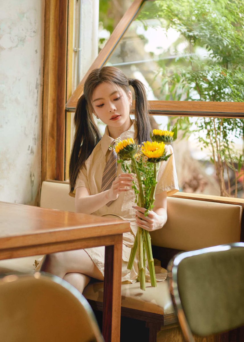 CZXonly's tweet photo. สาวน้อยผมแกละน่ารักมากกก ลุคนี้มาอีกแล้ว🌻🤍 แล้วคือจั๋วเสวียนไม่เปลี่ยนไปเลยจากตอนในงานนั้น กาลเวลาไม่สามารถเปลี่ยนยัยน้องได้เลยจริงๆ>_< https://t.co/FAazBTgL2q