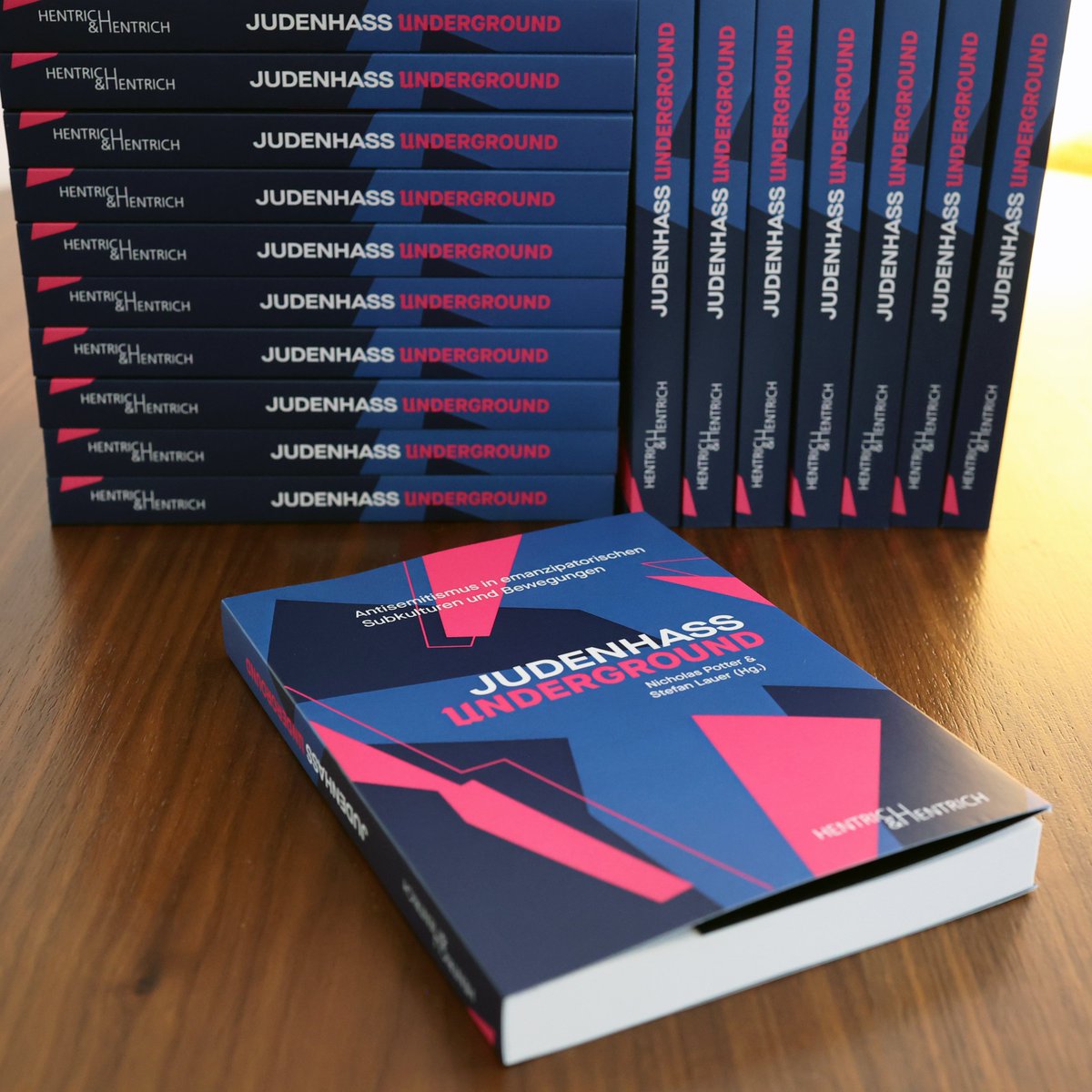 n1ckism's tweet photo. frisch von der druckerei und ab sofort erhältlich im buchladen eures vertrauens: »judenhass underground: antisemitismus in emanzipatorischen subkulturen und bewegungen«.

buchpremiere mit vorstellung und musik: 1. september, 19:00 @ ://about blank (eintritt frei) https://t.co/MXrepgeJtb