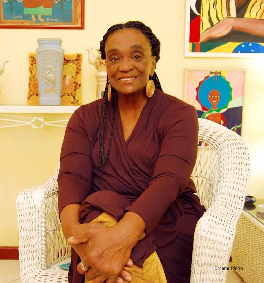 A gigante Lea Garcia, uma das nossas mais brilhantes artistas, aquelas com A maiúsculo, que entendia a arte como instrumento de transformação social, nos deixou hoje. Sua arte e sua luta jamais serão esquecidas. 
Lea Garcia, presente!