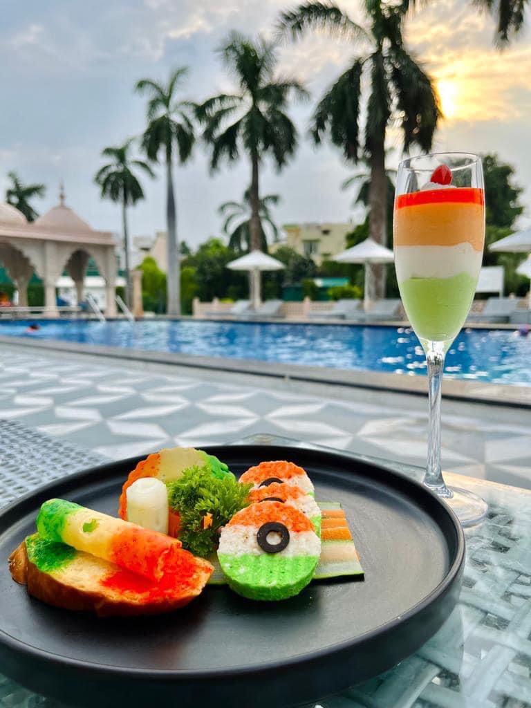 TajviewAgra's tweet photo. #HappyIndependenceDay Immerse yourself in the spirit of patriotism and unity with the hues of Tri-colour at Tajview Agra. Let's honor the diversity and vibrancy of our nation as we remember our journey towards freedom. Happy Independence Day! 

#TajviewAgra #BlissfulRetreat https://t.co/HVZKN0lAcF