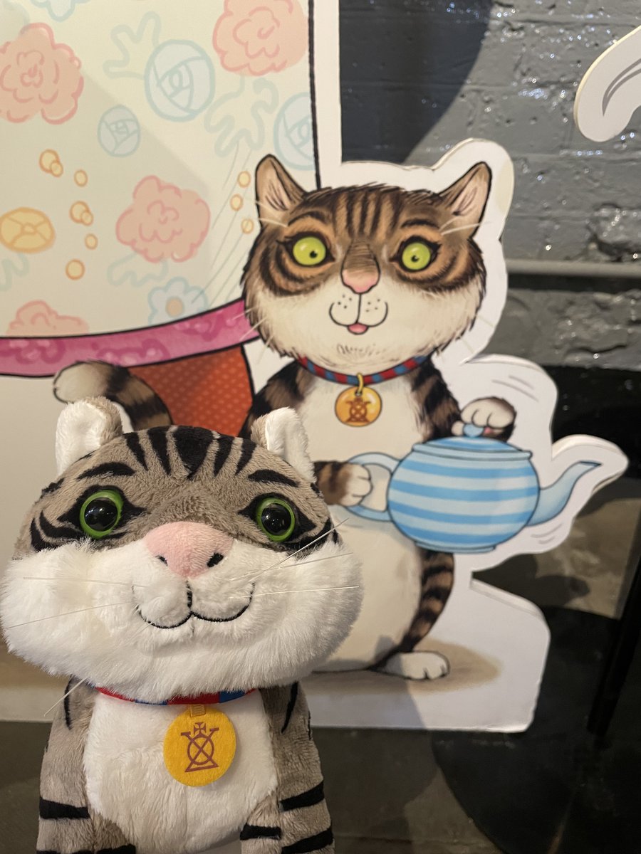 The Tower Bridge Cat tweet media