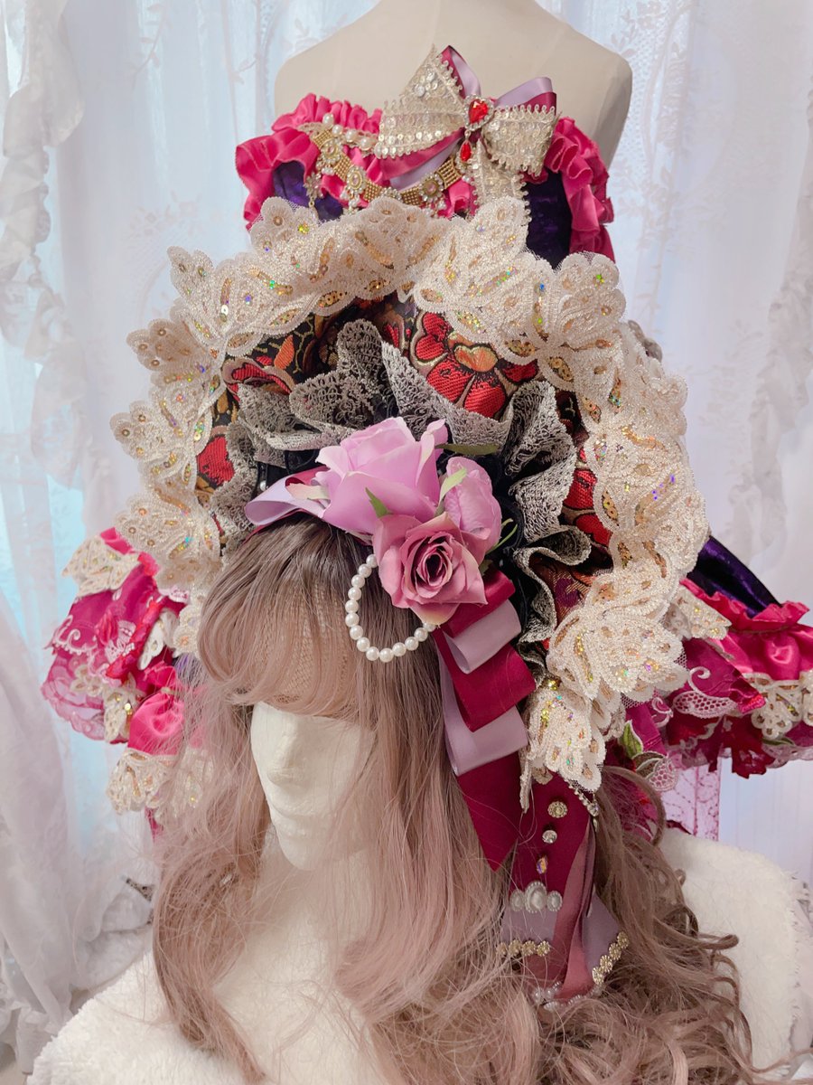 ♡オリジナルステージ衣装
美らかのんさんの生誕祭衣装としてご着用いただきました💓
バーレスクのようなイメージでということでとにかく派手派手🥳💓かのんさんの持つ妖しいロリィタ感に負けないよう製作したつもりです🎀着こなしていただき嬉しいです〜😭💓
#しゃけ製
#アイドル衣装
#生誕祭衣装