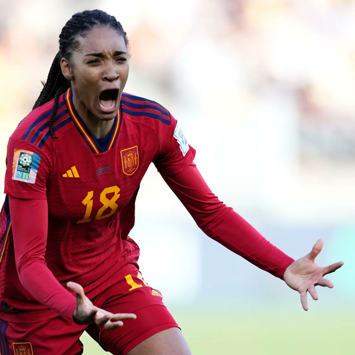 Espanha chega a final com Salma(2003), Eva Navarro(2001), Olga Carmona(2000) e Cata Coll(2001)

Brasil cai na fase de grupos com Debinha(1991), Bia Zanerato(1993), Tamires(1987) e Barbara(1988)

Alguém nota alguma diferença?