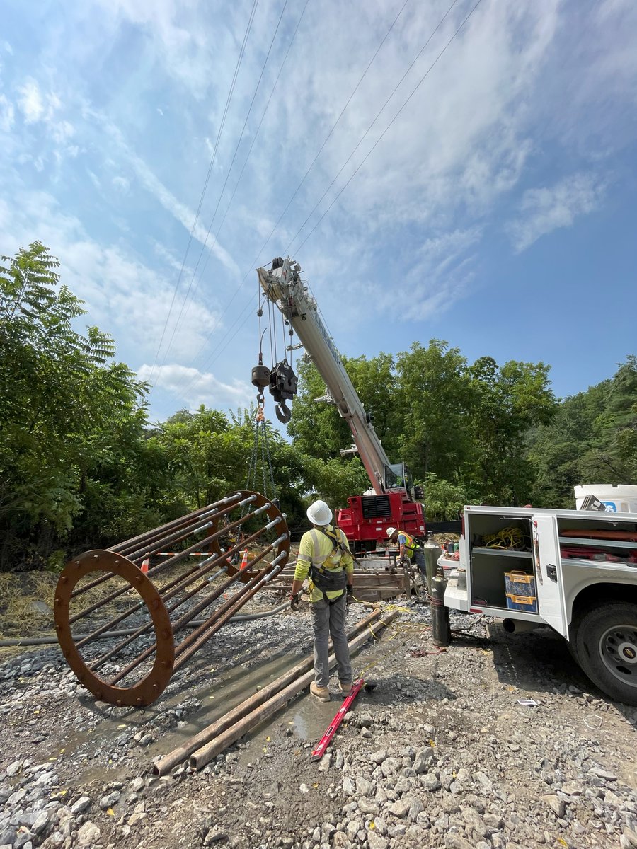 The 2nd phase of an electric transmission project with @CentralHudson has started.
Crews currently working on drilling 16 concrete foundations throughout an 11-mile section, including installing direct embeds using CMP which allows them to set the new poles and backfill.