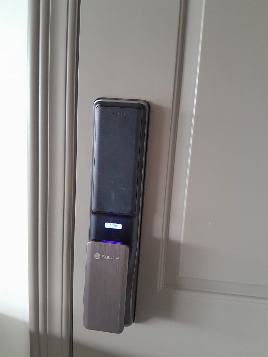 jal_electricals's tweet image. SOLITY_GSP-2000BK 

Go Digital 1️⃣2️⃣3️⃣
Having Digital locks on your door makes it easy to access without the hassle of handling the key🔑 
Follow for more✨
jaldigitalsystem.com

#Gokeyless #Smartdoorlock #pushpulllock #digital #solity_korea🇰🇷💯 #premiumdesign