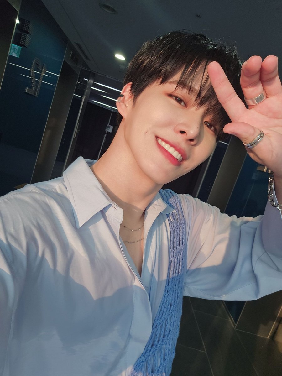 XEED_OFFICIAL's tweet photo. #DOHA ) 아앗.. 눈부시군..💖🌱

#XEED #씨드 #도하 #박도하 https://t.co/STWJO0tem0
