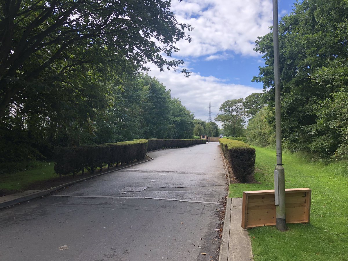 smisles98's tweet image. A message to the players has just been left outside Leeds United’s Thorpe Arch training ground for the squad to read on the way out after todays training. 

Side before self, every time.

#LUFC