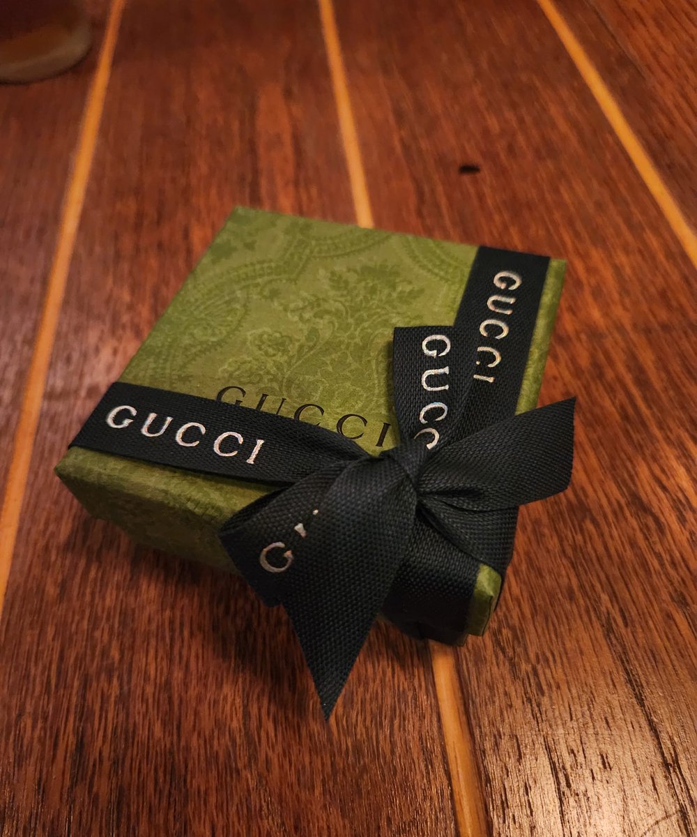 JIQQYJONES's tweet photo. Got my KodaPendant! It's 1 out of 3,333 @OthersideMeta relic by @gucci - a phygital piece representing Gucci's grand entrance into @yugalabs Otherside. What a great looking package, and an even better looking bling 🔥 https://t.co/S10teE1uQQ