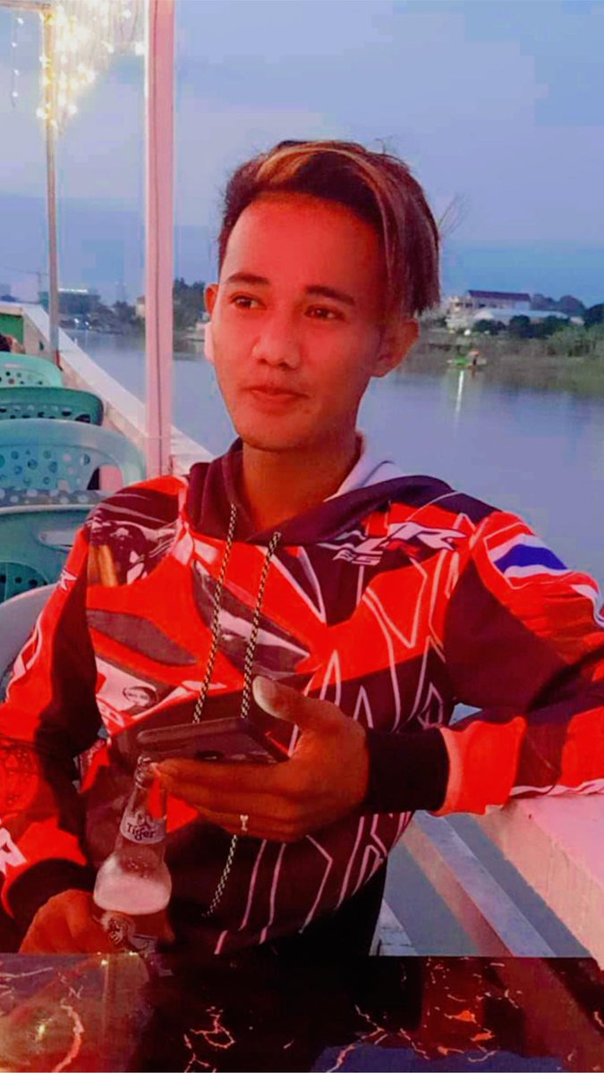 87Vanna's tweet photo. យប់នេះសេតដល់ហើយមកអង្គុយតែម្នាក់ឯងទេមានអ្នកទំនេរអត់ជួយមកកំដរបន្តិចមកនៅកោះពេជ្រ 🤣 15.08.2023 https://t.co/UKkDkpmGMe