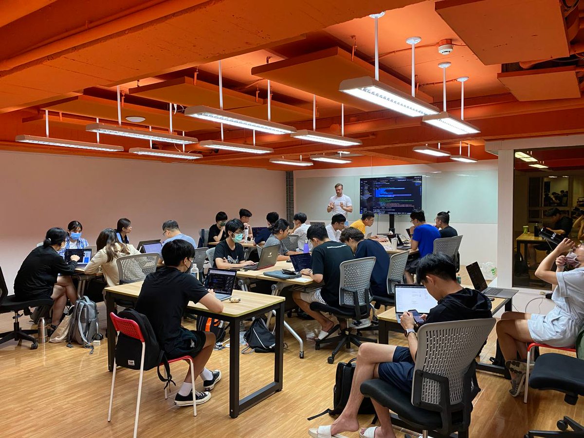 Gen3Network's tweet photo. < Solana Bootcamp Week 2 >
The very first time @deanmlittle teaches in Mandarin!
This week National Taiwan University FinTech Research Society (NTUFC) presents you Solana's SPL token protocol!
#solana #bootcamp #SPL #protocol #NTUFC https://t.co/BTxDSWBAJK