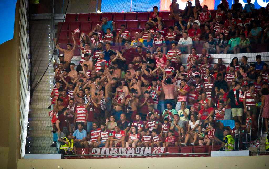 CurvaSurGranada's tweet photo. ᴍᴀᴅʀɪᴅ ᴏɴ ᴛᴏᴜʀ 🇦🇹 #CurvaSurGranada #CivitasMetropolitano https://t.co/hlhK66MPIT