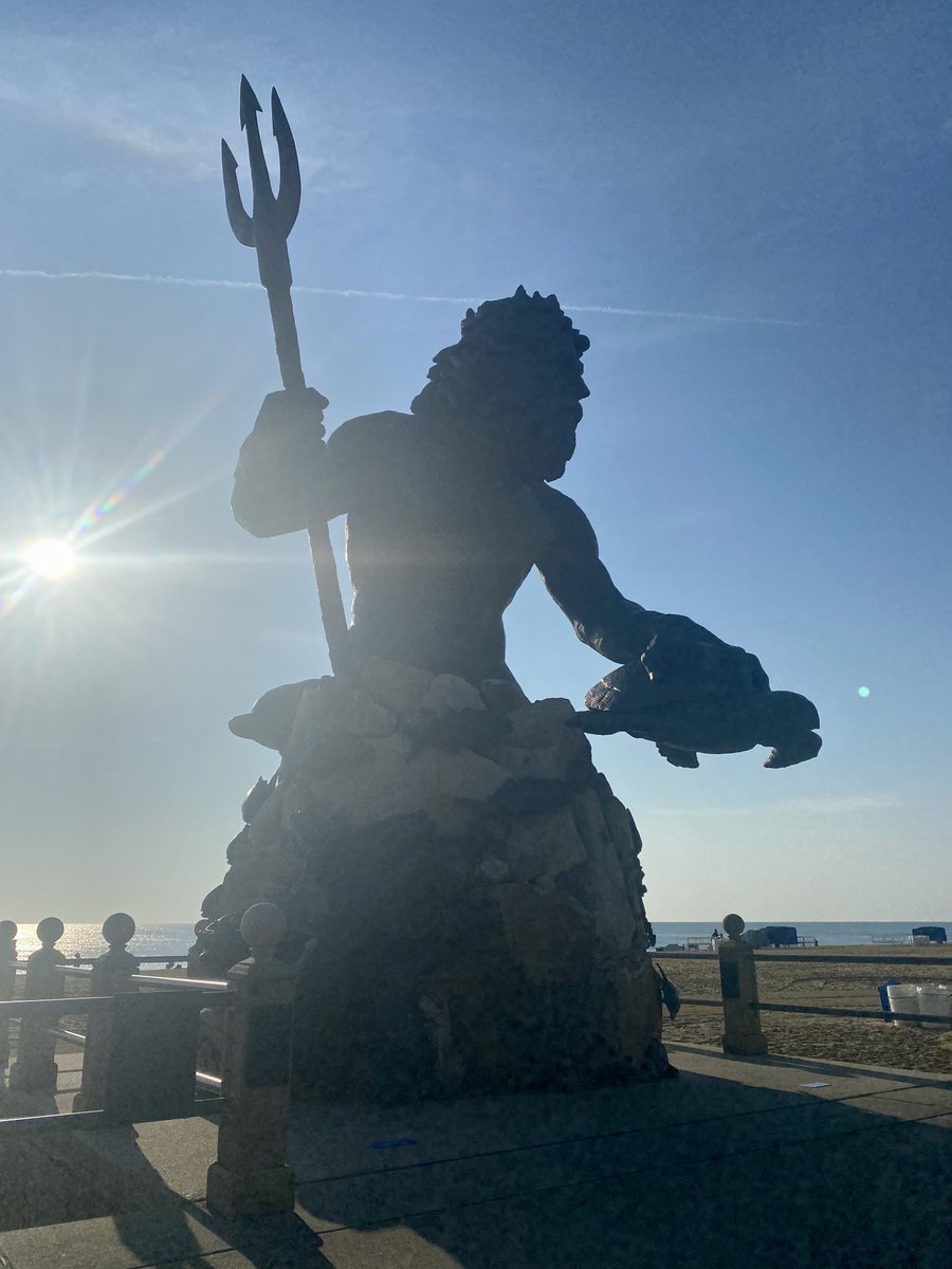 marietculver's tweet image. Love where you live 💙💙💙 #VBStrong #KingNeptune ⁦@CityofVaBeach⁩